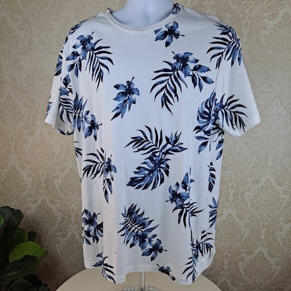 Denim & Flower Ricky Singh Size XL White/Blue Floral & Leaf Printed T-Shirt EUC - Picture 1 of 10